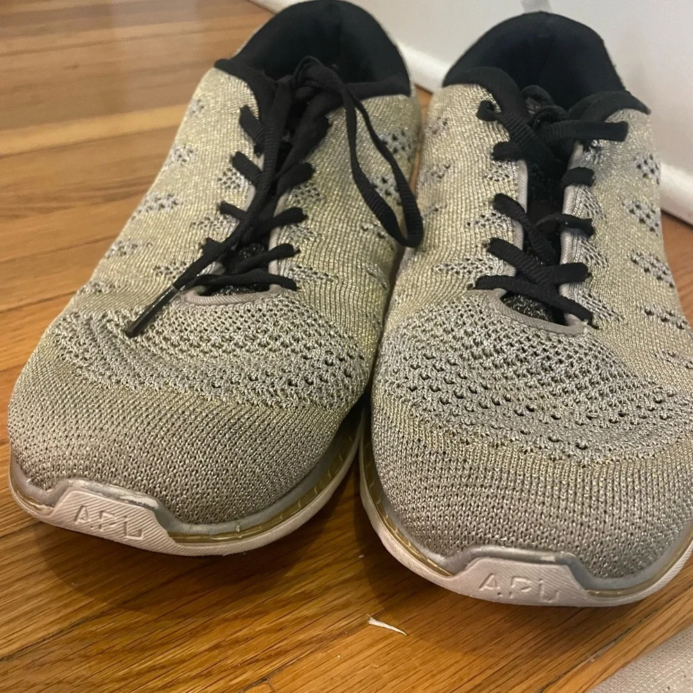 APL TechLoom Pro Low Top Women’s Sneakers, Gold/Silver/Black, size 9